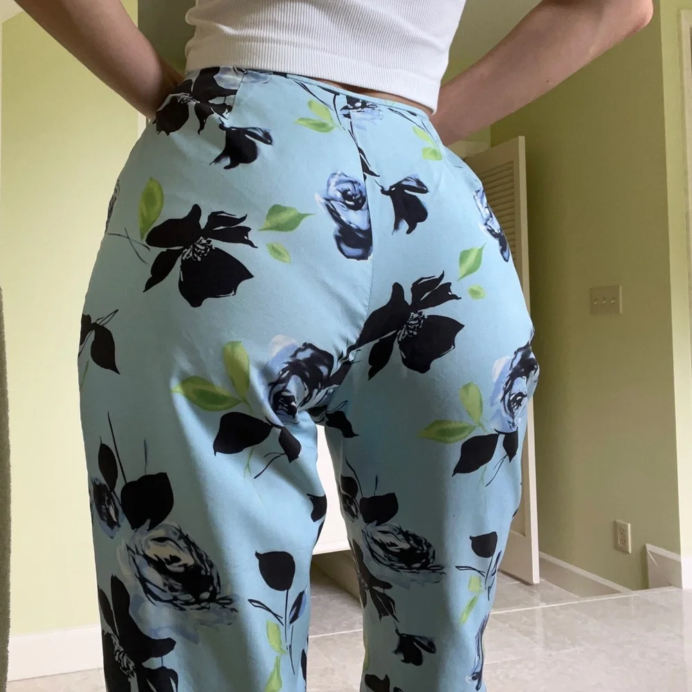 Vintage Harolds Silk Floral Pastel Blue Cropped Trousers Sz 4 small - Picture 3 of 4